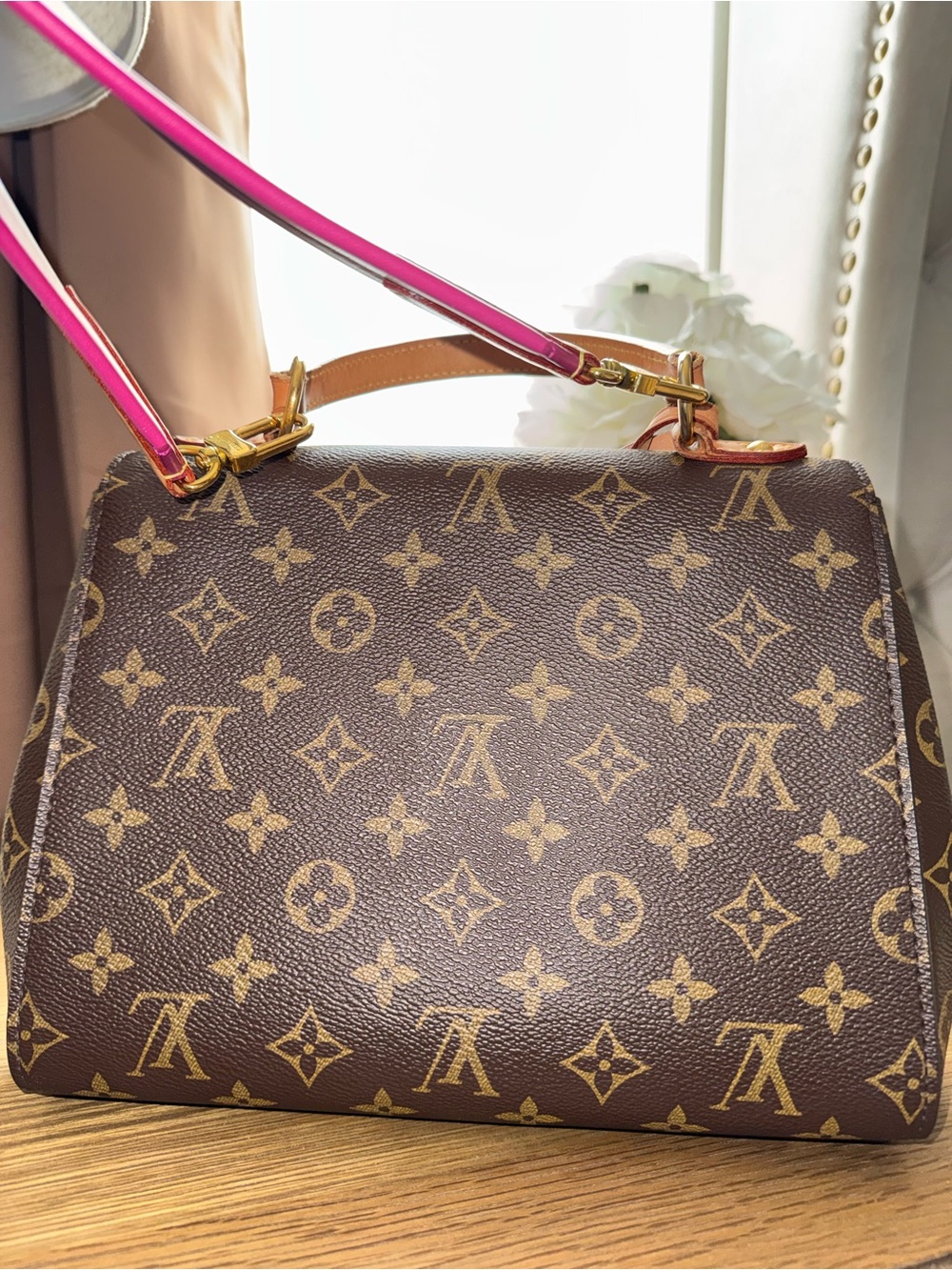 Louis Vuitton Cluny - Picture 5 of 14